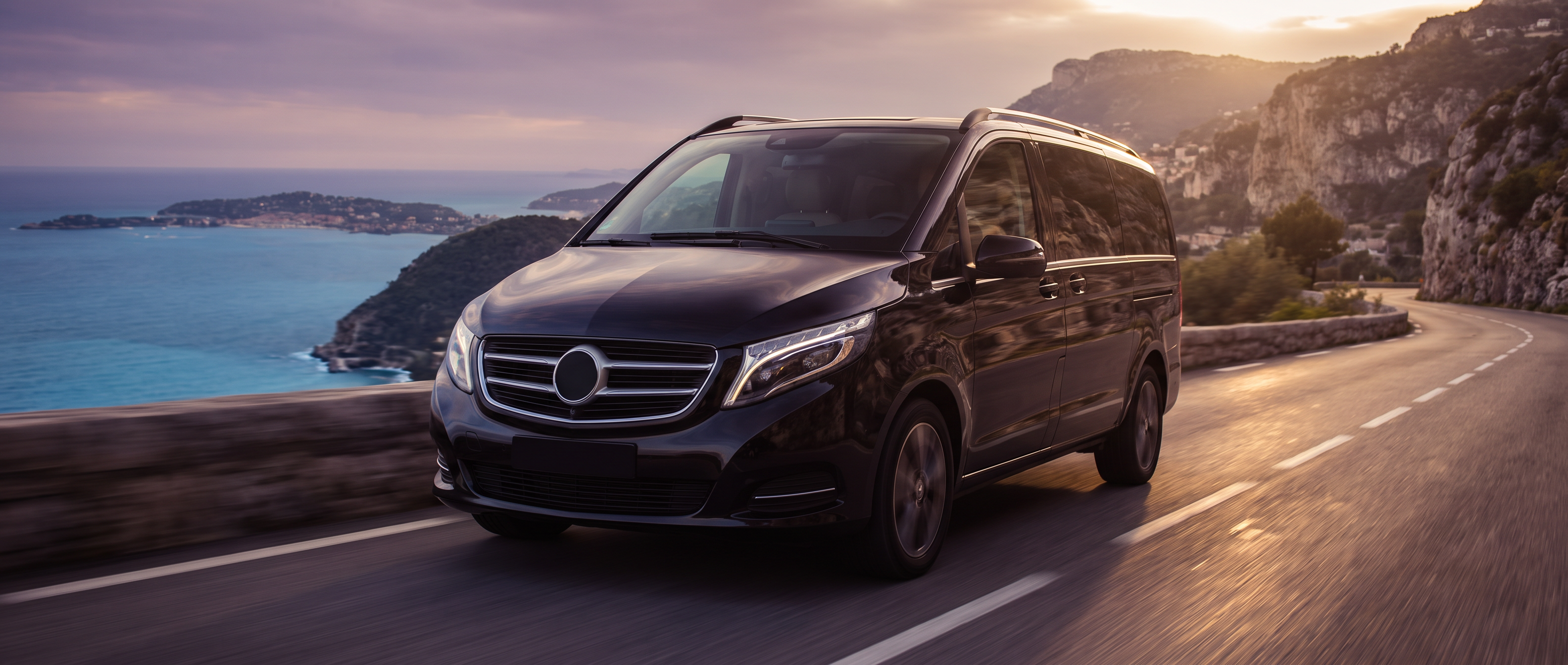 Mercedes-Benz Classe V noire sur la Côte d'Azur