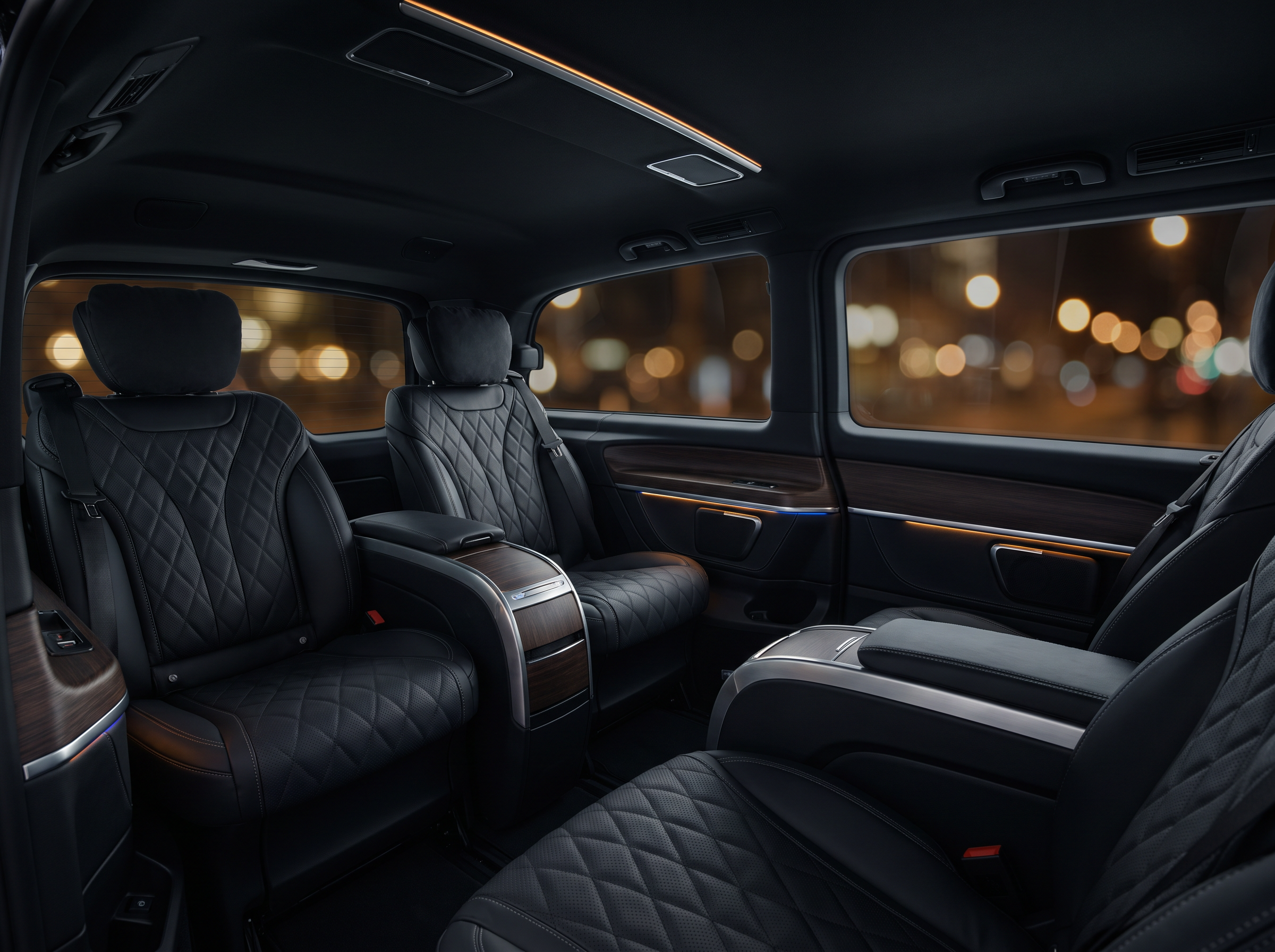 Intérieur cuir noir de la Mercedes Classe V, ambiance feutrée